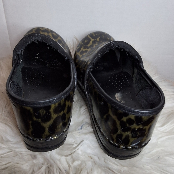 Dansko Green Patent  Leopard Clogs 40/10 - Picture 9 of 14